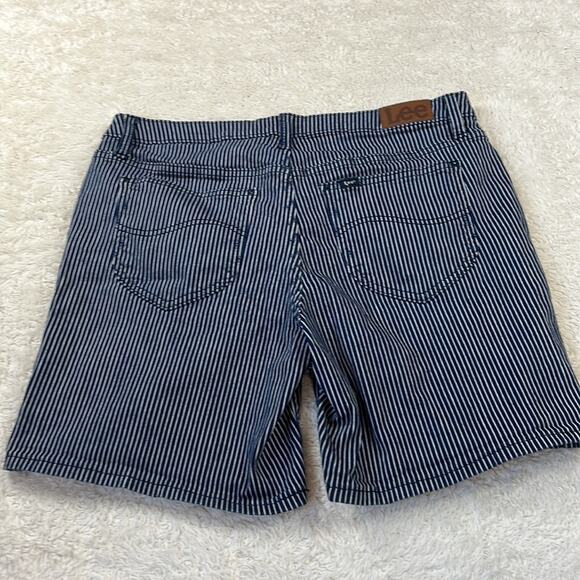 Lee Regular fit mid rise navy and white pinstripe jean shorts, size 34 - Picture 2 of 9